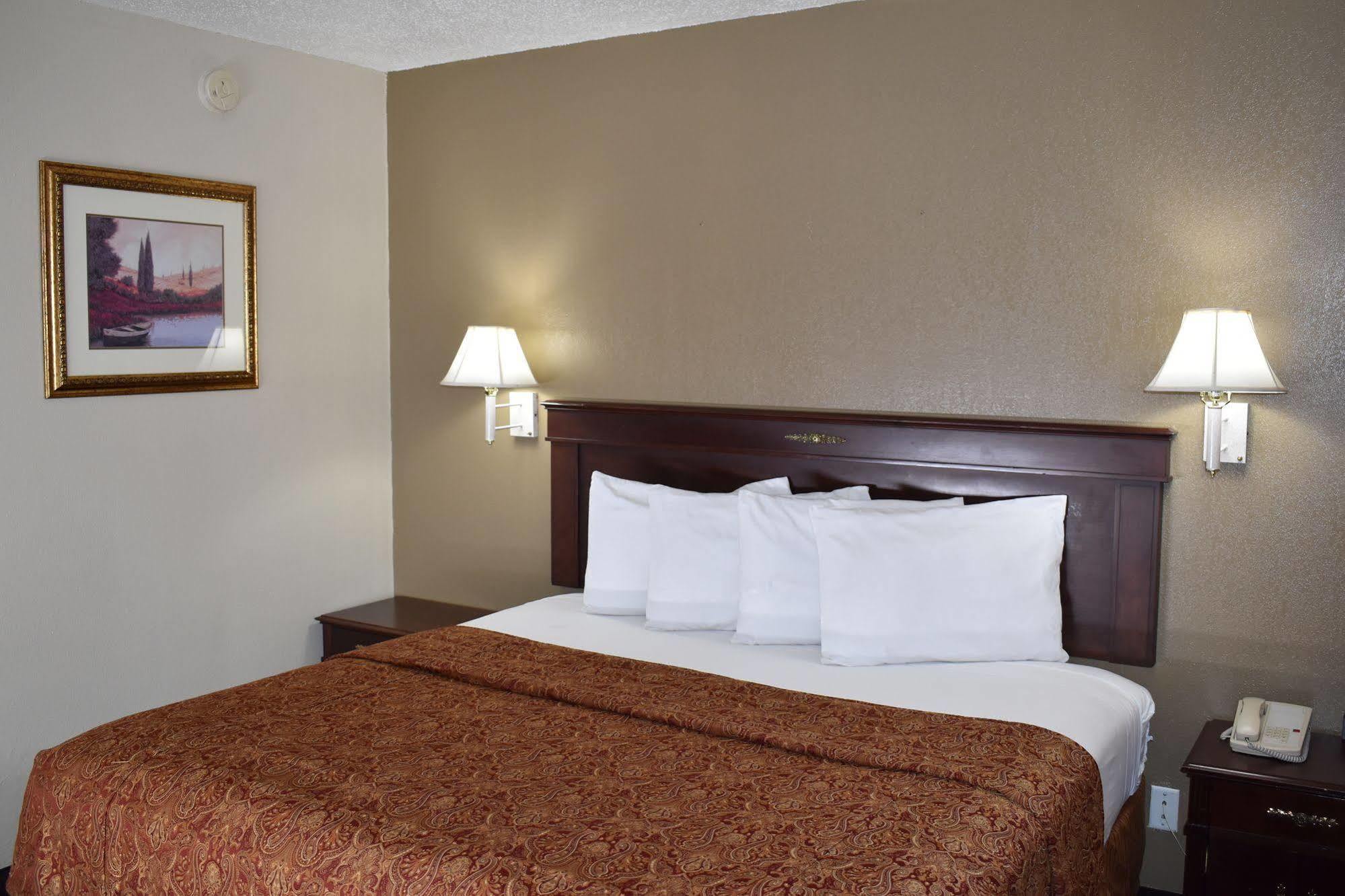 Town House Inn Кейп-Жирардо Экстерьер фото
